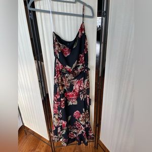 Midi floral Lulus dress never worn. Perfect for weddings!